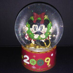 Disney Store Mickey and Minnie Mouse 2009 Christmas Snow Globe Holiday Decor